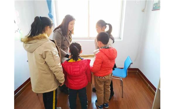 泰安心理咨询的老师提醒广大家长，请不要随便给孩子“贴标签”。